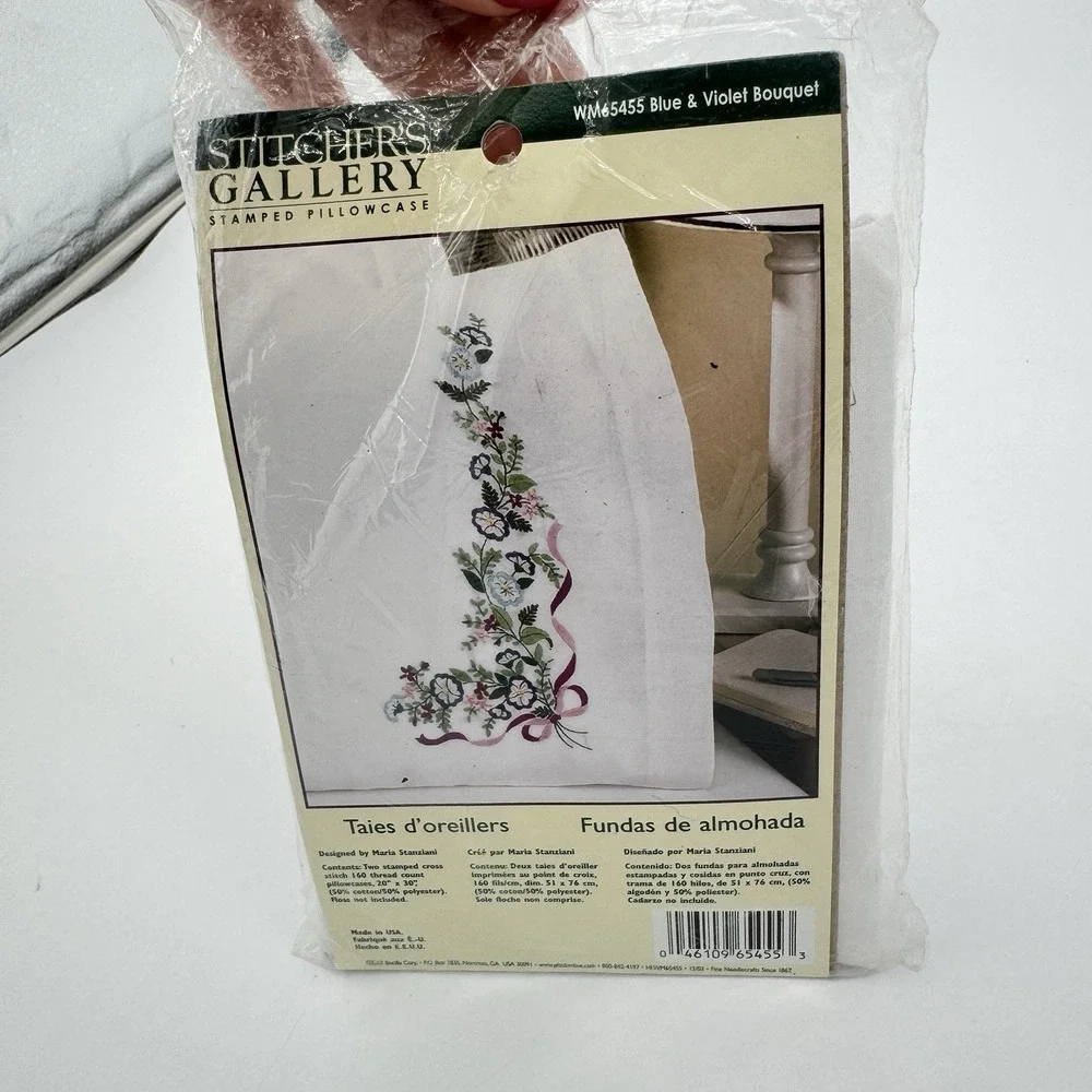 VTG Bucilla Stitchers Gallery Stamped Cross‎ Stitch Two Pillowcases Kit Bouquet